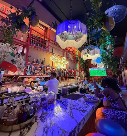 Lola bar